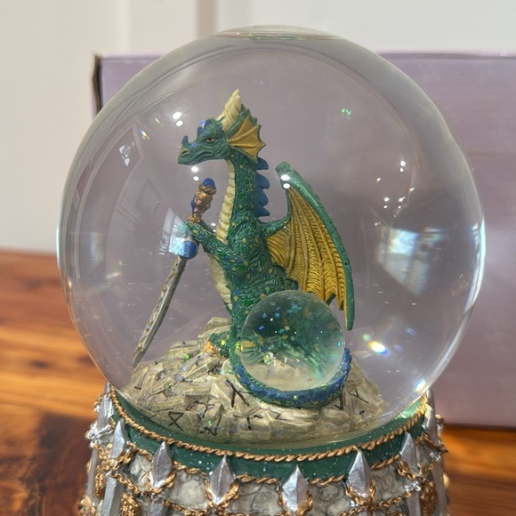 NIB 1997 Vtg The San Francisco Music Box Company Dragon Sword Musical Snowglobe - Picture 7 of 7